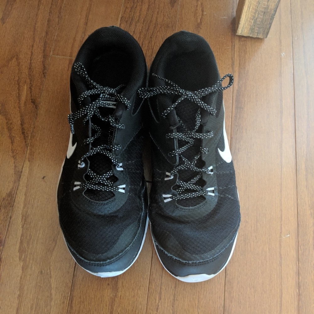 Nike tennis shoes